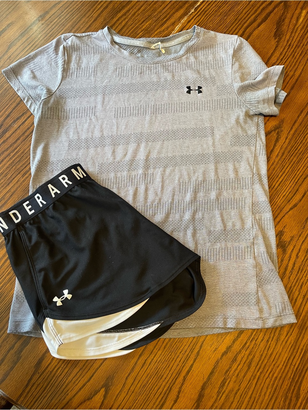 Women’s Under Armour Outfit Size Medium